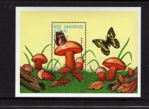 Maldive Islands  #2097 (1995 Mushroom sheet) VFMNH CV $5.00