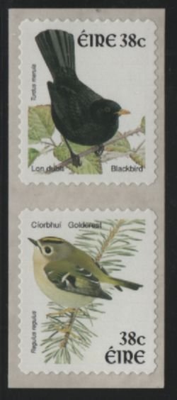 Ireland 2002 MNH Sc 1373a 38c Blackbird, Goldcrest Coil pair Perf 11 x 11.25