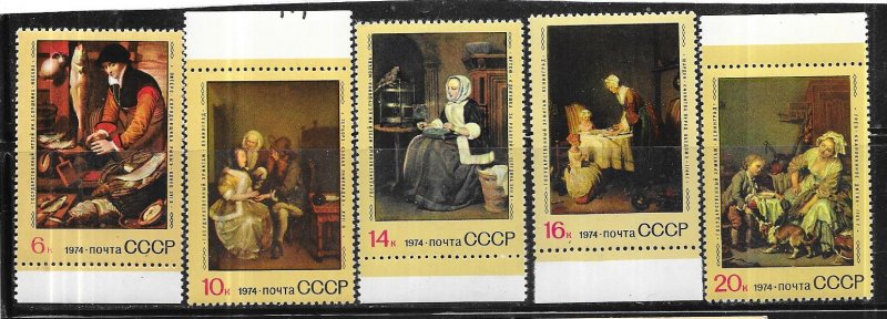 Russia #4263-4267  Paintings   (MNH) set complete CV. $2.65