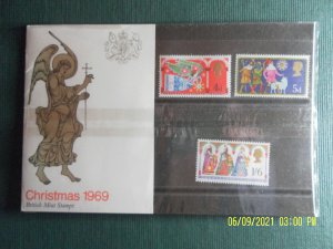 GB  1969 Christmas SG 812-814 Presentation Pack Number 14