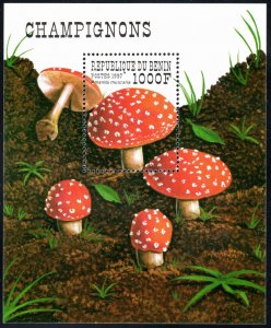 Benin 1035 - Mint-NH - 1000fr Fly Agaric Mushroom (1997) (Souv Sheet) (cv $5.60)