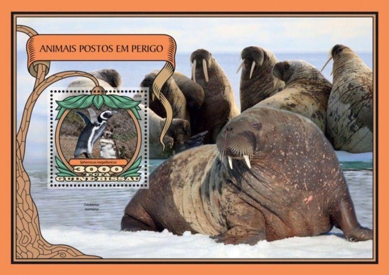 WD04-16-19-Guinea-Bissau - 2016 Endangered Animals - Souvenir Sheet - GB16705b