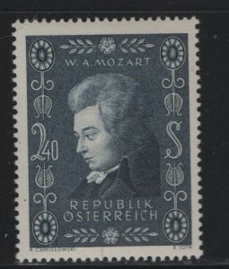 AUSTRIA 609 MINT HINGED