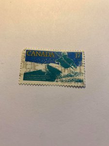 Canada 833