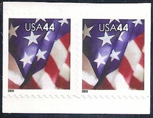 #4396, Pair \Flag-(booklet)\, MNH. 44 cent