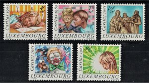 LUXEMBOURG 1985-1986 - Complete sets MNH (10 scans)