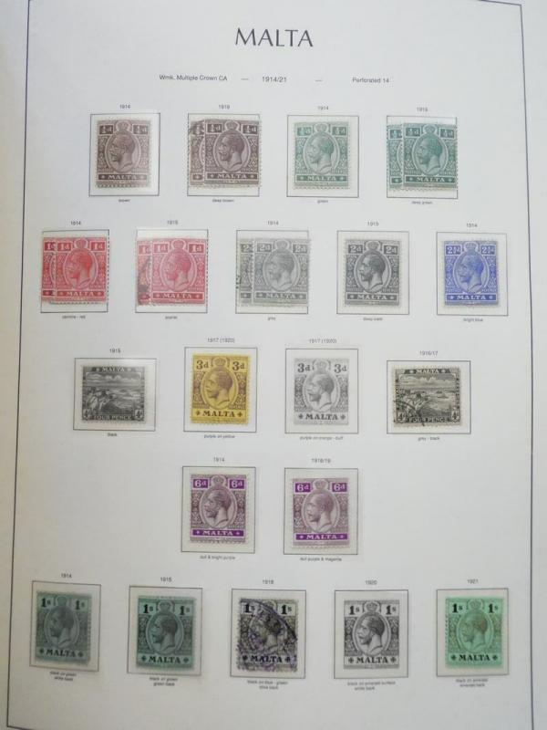 EDW1949SELL : MALTA Almost Cplt Mint & Used collection in beautiful Light House