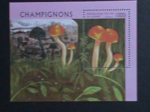 GUINEA-1996- BEAUTIFUL LOVELY MUSHROOMS-MNH S/S VF WE SHIP TO WORLD WIDE