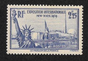 France Scott 372 Unused HOG - 1939 New York World's Fair - SCV $8.00