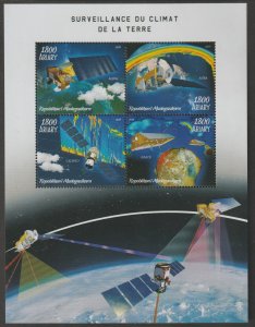 CLIMATE SURVEY  perf sheet containing four values mnh