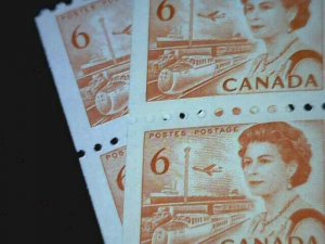 Canada PAPER & GUM VARIETY SCOTT 468A PAIR VF MINT NH (BS18487)