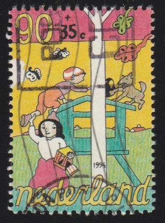 B685 Helping boy on playhouse