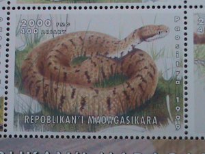 ​MADAGASCAR STAMP:1999 COLORFUL BEAUTIFUL SNAKES MNH FULL SHEET