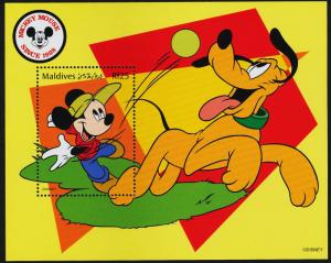 Maldives 2362 MNH Disney, Mickey Mouse 70th Anniv, Mickey throwing ball