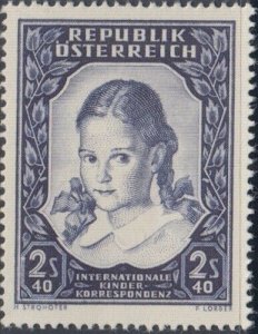 AUSTRIA Sc# 583 MNH SINGLE VALUE PORTRAIT of a SCHOOL GIRL