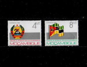 Mozambique 1984 - National Flag - Set of 2 Stamps - Scott #909-910 - MNH