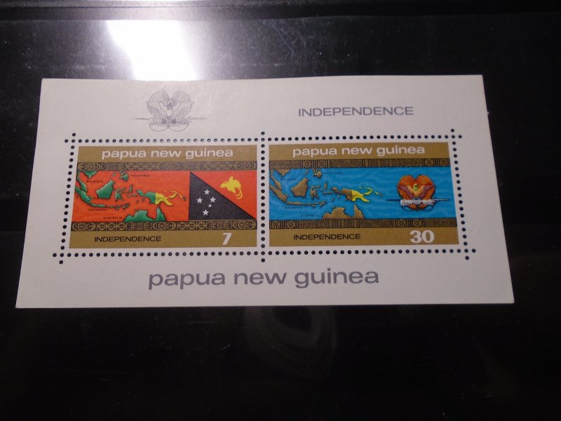 Papua New Guinea  #  424a  MNH  Flag & Map