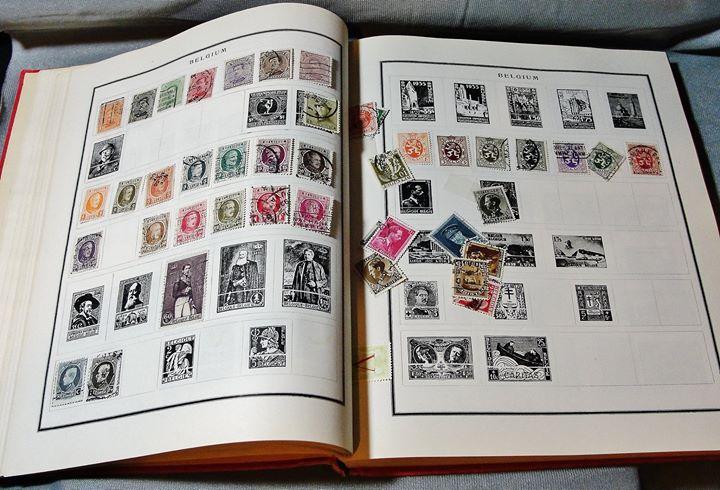 1946 Scott Modern Postage Stamp Album w/Stamps