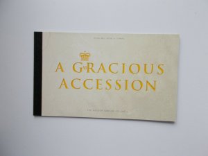 2002 DX28 A Gracious Accession Prestige Booklet Complete (Face £20.47) Cat £45