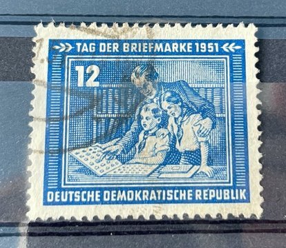 (349) DDR 1951 : Sc# 91 STAMP DAY FATHER AND CHILDREN STAMP COLLECTION - USED