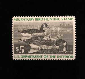 RW43 MNH US Federal Duck Hunting Stamp, 1976