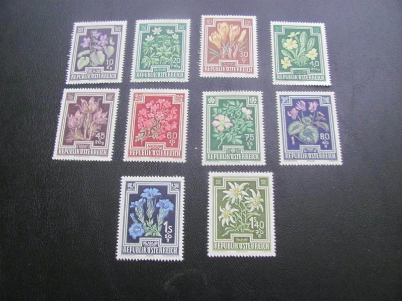 AUSTRIA 1940S MNH SET  XF    (124)