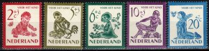 Netherlands #B219-23 MNH CV $20.00  (X2322)