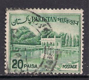 Pakistan 1962 QE2 20p Myrtle Green SG 176b.( L795 )