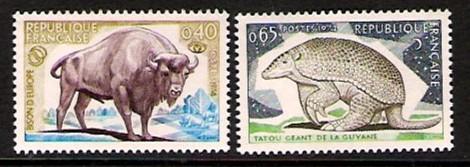 France #1407-08 Bison, Giant Armadillo 1974 NH Cat. $ .70