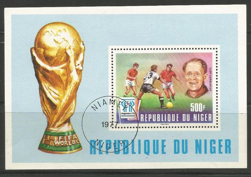 NIGER 417, USED SOUVENIR SHEET, 1977 WORD CUP SOCCER