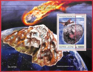 A4555 - SIERRA LEONE - ERROR MISPERF Souvenir sheet: 2019, Meteorites, Dinosaurs