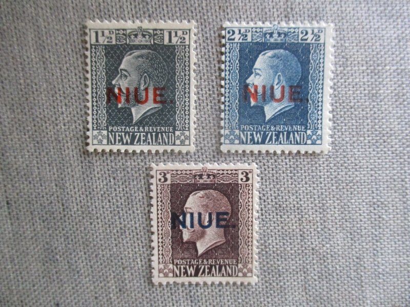 Niue, Scott# 23, 26, 27, MH