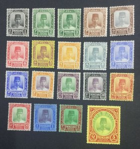 MOMEN: MALAYA TRENGGANU SG #26-44 1921-41 SCRIPT CA MINT OG H LOT #60885