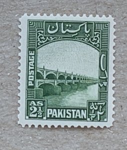 Pakistan 1948 2.5a Sukkur Barrage, MNH.  Scott 30, CV $9.00. SG 30