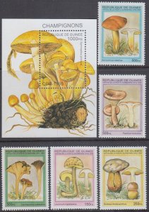 GUINEA Sc# 1331-6  CPL MNH SET of 5 and SOUVENIR SHEET of MUSHROOMS