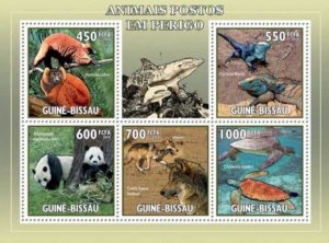 Guinea-Bissau - Endangered Animals Iguana Lemur 5 Stamp Sheet GB10405a