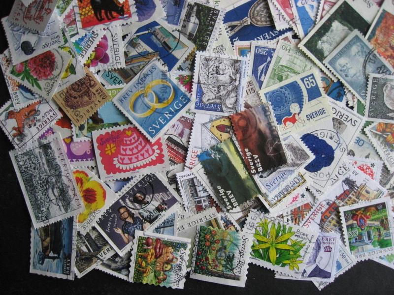 SWEDEN 300 different with some nice modern colorful & topcial, check em out!