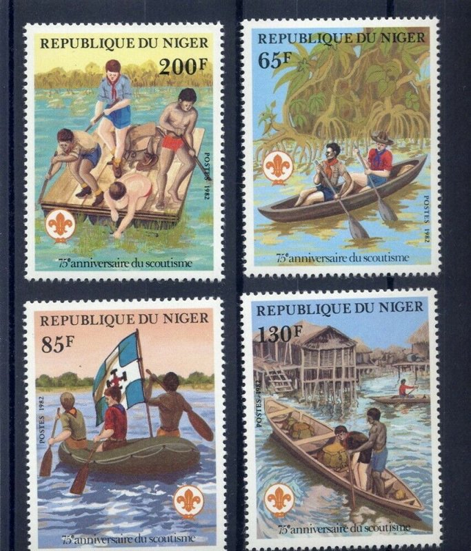 1982 Niger Boy Scouts 75th anniversary canoes