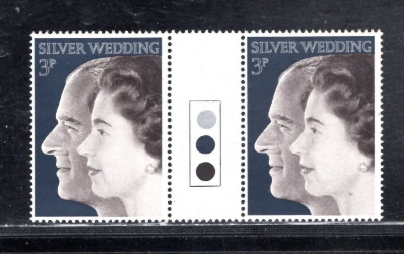 GREAT BRITAIN SC# 683-4 GUTTER PAIR FVF/MNH