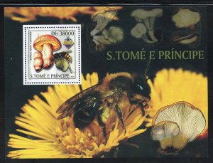 St. Thomas and Prince 1499 MNH Mushroom Souvenir Sheet from 2003