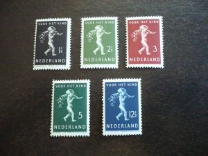 Stamps - Netherlands - Scott# B118-B122 - Mint Never Hinged Set of 5 Stamps