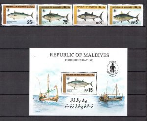 1985	Maldives	marine life fish fishing set+s/s MNH	235