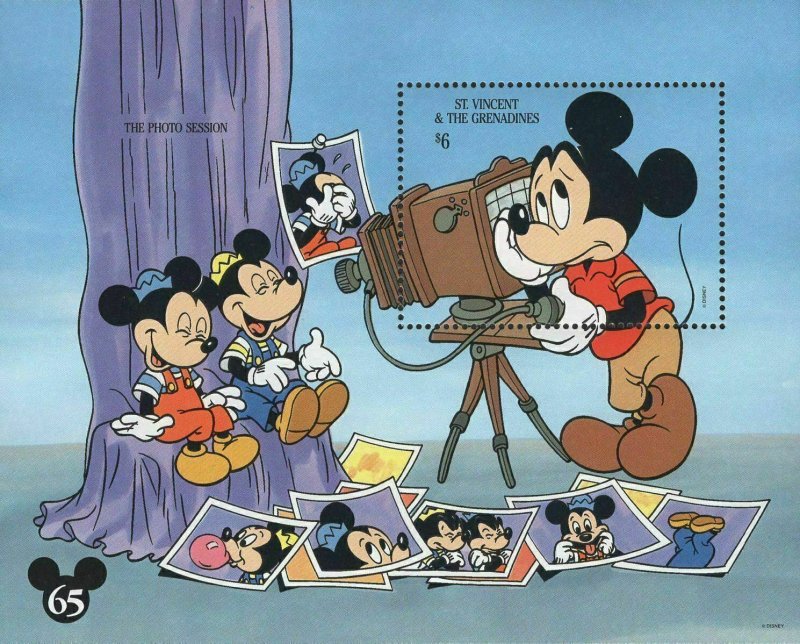 St. Vincent Photo Session Mickey Children Disney Souvenir Sheet Mint NH 