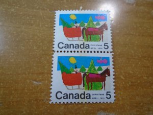 Canada # 520p  Vertical  identical pair   MNH