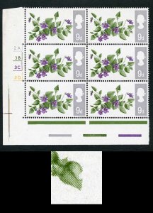 Spec W117b 1967 9d Flowers (Ordinary) with Notch in Leaf Variety Cyl Block 6 U/M