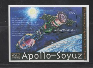 Maldives Islands  #2460  (2000 Apollo-Soyuz sheet) VFMNH CV $5.50