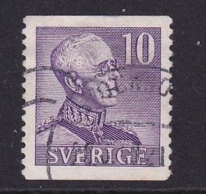 Sweden #302 used 1940  Gustav V  perf. 12 1/2 vertically 10o violet