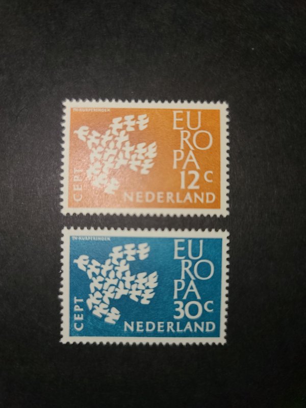 Netherlands #387-8 MNH Complete Set