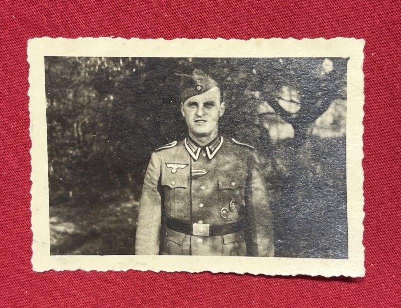 WW2 WWII Original German Military wartime Photo Soldier W 3 Medals Panzer Tank