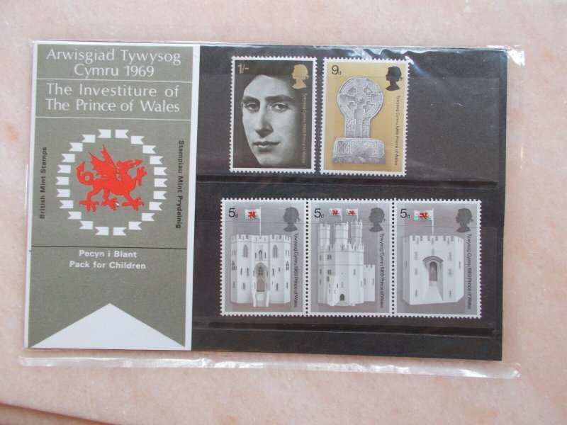 GB QEII 1969 Investiture Welsh Presentation Pack in Original Cellophane Cat £18